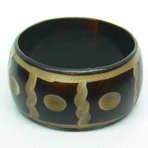 Fashionable plastic bangle bracelets